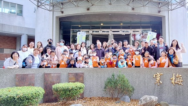 東海精農學程有機農場推動各年齡層食農教育體驗。(照片/東海大學提供)