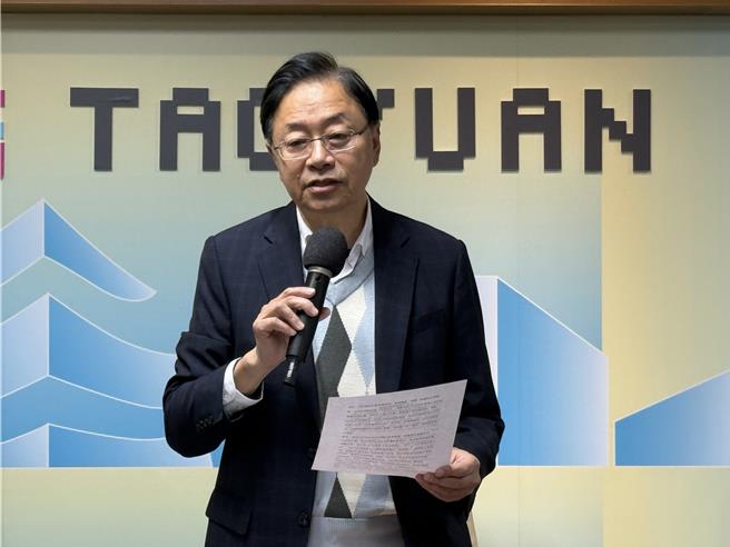 桃园市长张善政26日在市政会议细数台湾灯会在桃园创下的7纪录，感谢游客响应跟所有工作人员的辛劳。(蔡依珍摄)