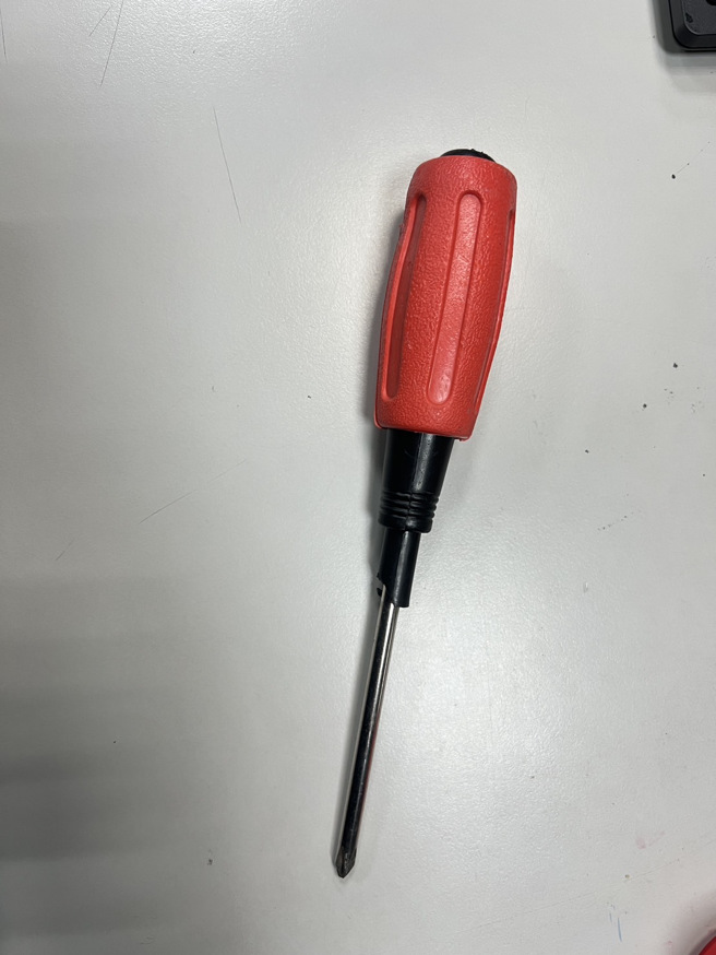 男子乱丢的起子。（翻摄画面）