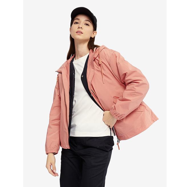 天母SOGO AIGLE 抗UV防泼外套，特价7912元。（SOGO提供）