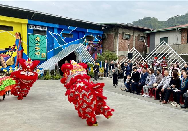 国姓乡农会将屋龄逾80年的閒置谷仓以「怀旧、客家、在地、再生」四大主轴，打造成文创园区，26日隆重开幕。（杨静茹摄）