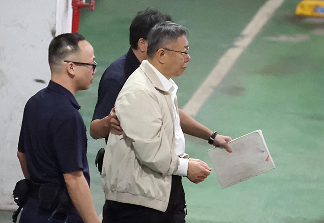 民眾党前主席柯文哲因京华城容积、政治献金涉贪污、侵占等案，2024年12月26日起诉后羁押禁见，柯今（26）日委由律师递状声请解除禁见、通讯。（本报资料照片）