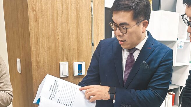 基隆協和電廠四接環評大會於26日召開，但民團指稱台電、環境部缺失頻頻，要求退回重審並補齊資料，環境部長彭啓明也拿出資料回應，並強調會議不會延期。（賀培晏攝）