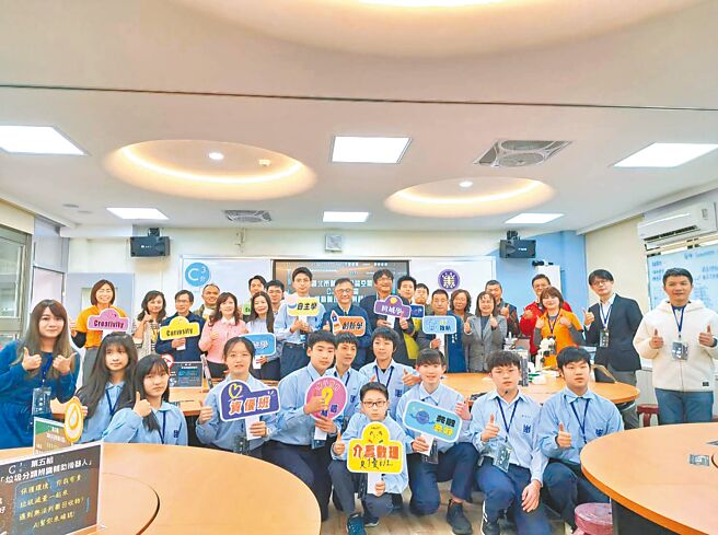 台北市教育局推动资优班教室升级，选择在介寿国中率先试办「共好教室」。（温予菱摄）