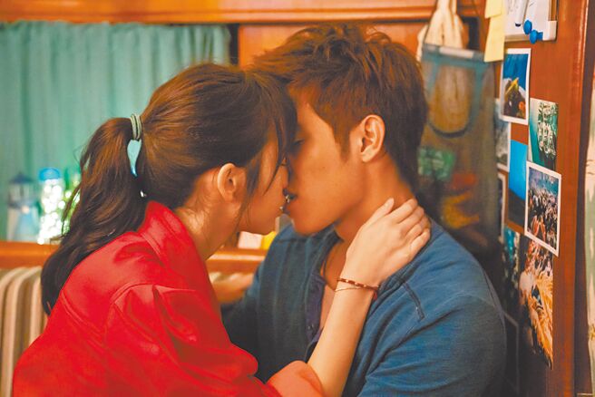 詹懷雲（右）與林奕嵐《命中註定那頭鵝》是二度合作，這回電影中有不少吻戲。（双喜提供）