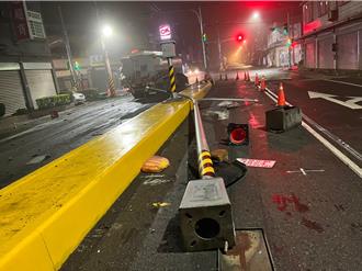 桃园曳引车衝过分隔岛撞断路灯、号志箱    竟是驾驶拿水喝肇祸