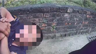 女通緝犯駕車撞輕軌棄車逃   3條通丈夫拒捕打傷警所長遭逮