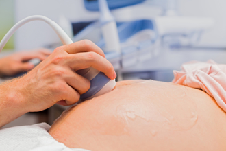 自卵試管3年15次取卵、植入失敗 54歲婦受贈卵子一圓當媽夢