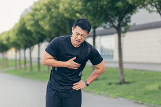 無慢性病也中招！58歲男晨練突倒地 靠葉克膜救回一命