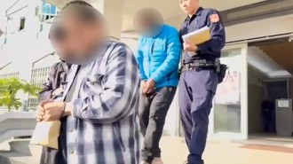 可疑車輛深夜遊蕩 中和警盤查赫見海洛因、安毒