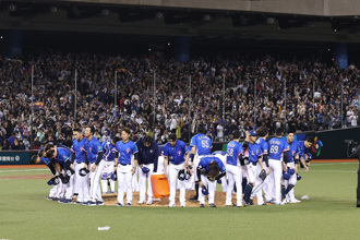 中华队晋级幸运物 台铁「追分成功御守」限量开卖