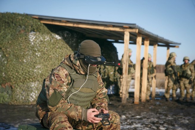 2025年2月15日，西方战斗集群，第20近卫合成军团的部队在进行无人机训练。（俄罗斯国防部）