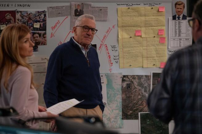 《零日风暴》劳勃狄尼洛饰演的美国前总统，必须在最短时间内查出网路恐攻的幕后主使者。（图／Netflix提供）