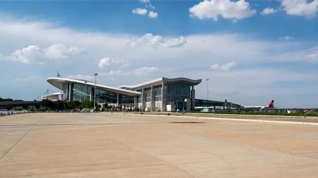 陆国安部警告这种机场「风景」不能拍。（大陆央视）