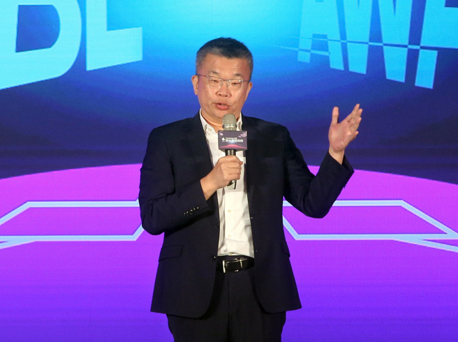 中职会长蔡其昌宣布将要办桌与球迷大团圆。（资料照／赵双杰摄）