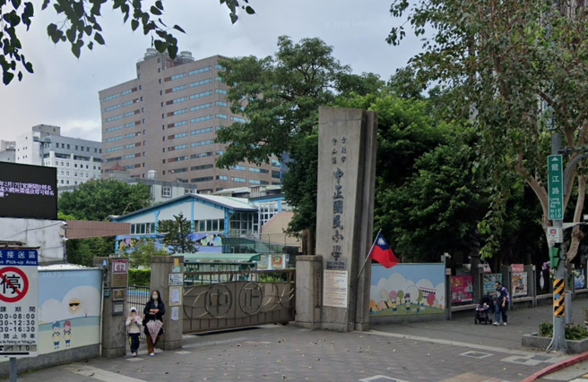 教育部统计，全国各国中小最常用的校名为中正。图为北市中山区中正国小校门。（翻摄自google map）