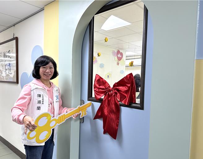 台東縣政府社會處率先在辦公室設置全縣首個職場托育空間，社會處長陳淑蘭盼公私部門跟進。（蔡旻妤攝）