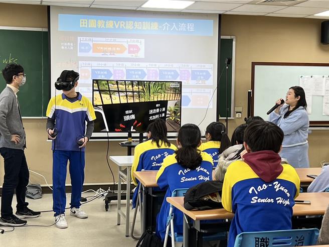 桃园市教育局自去年起推动「桃园国际城，教育科技游」跨域选修课程计画，学生可自行选择有兴趣的假日营队课程，培养自身兴趣及专长。（图／桃园市教育局）