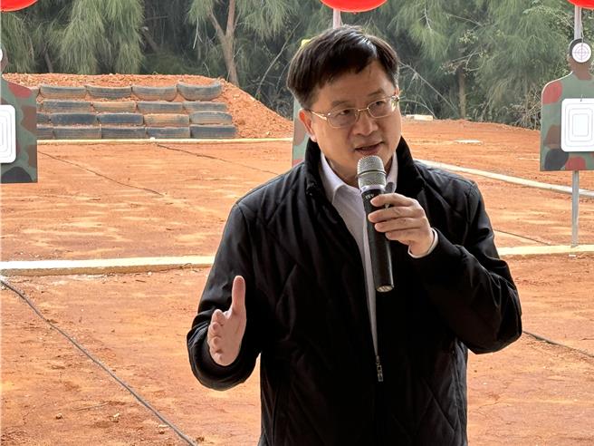 新任国家公园署长王成机期盼极具战地特色的「贾村战技体验场」吸引更多年轻族群来到金门旅游，促进地区观光发展。（于家麒摄）