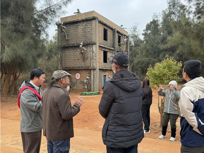 极具战地特色的贾村营区，今后将与县府携手合作，并加入民间团体及业者营造带状休閒场域，吸引更多年轻族群来到金门旅游。（于家麒摄）