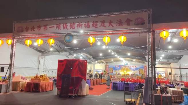 一殯舉辦祈福法會一連7天，民眾不滿晚上仍在誦經。（民眾提供）