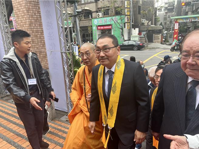 新北市长侯友宜今出席净耀大和尚圆寂传供讚颂大典。（王扬杰摄）
