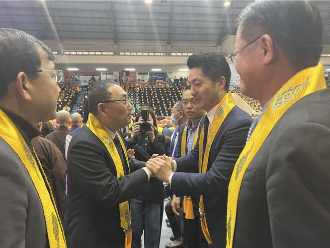 新北市长侯友宜、台北市长蒋万安出席净耀大和尚圆寂传供讚颂大典。（王扬杰摄）
