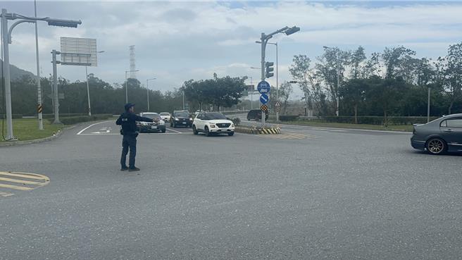 228连假将展开，新城警分局排定交整勤务，在苏花路廊重要路口提高见警率。（警方提供／王志伟花莲传真）