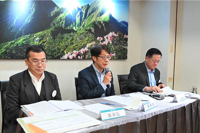 为积极回应社会对于落实消防人员工作安全保障的期待，内政部27日部务会报安排消防署报告「消防法各项配套子法进度」。（内政部提供／游念育台北传真）