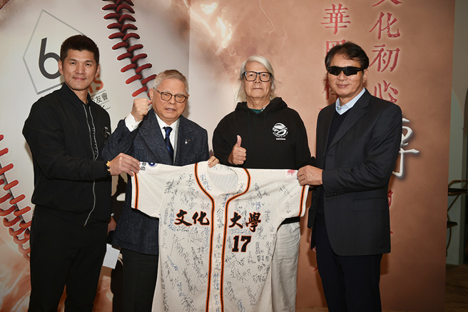 中國文化大學棒球隊迎來成立60週年，校友、教練、球員及貴賓齊聚一堂，共同見證這支傳奇球隊的輝煌歷史。（照片/文化大學提供）