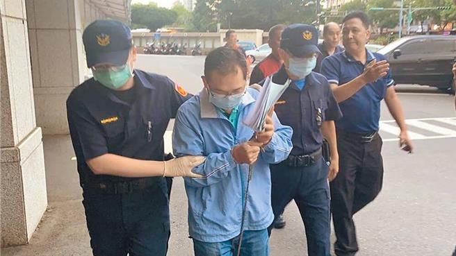 新北市议员黄永昌（左二）因诈领2028万余公费助理费被处1年徒刑、缓刑3年，全案可上诉。（本报资料照）