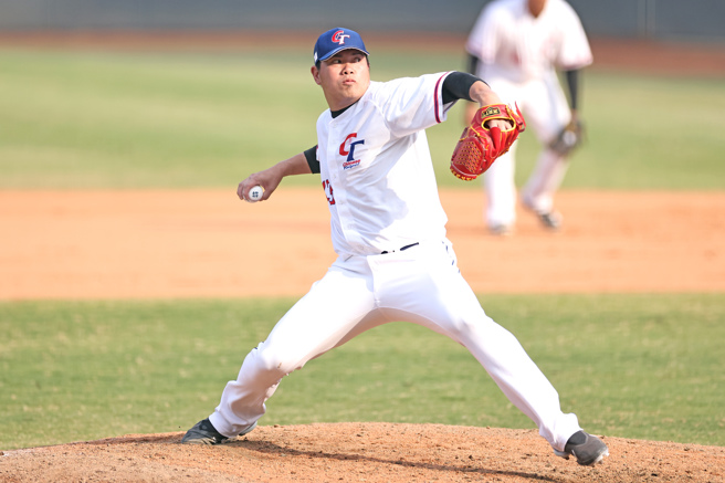 宋家豪进行右膝外侧半月板缝合手术，预计復健期需要6个月。（图／中职提供）