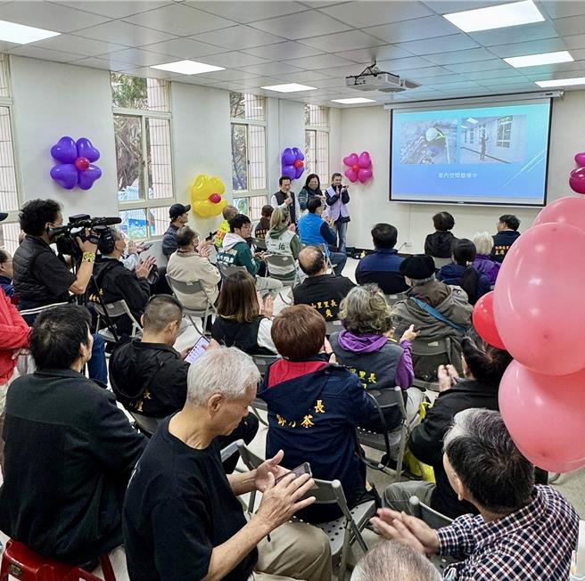 民眾热情参与集会所揭牌活动。（图／板桥区公所）