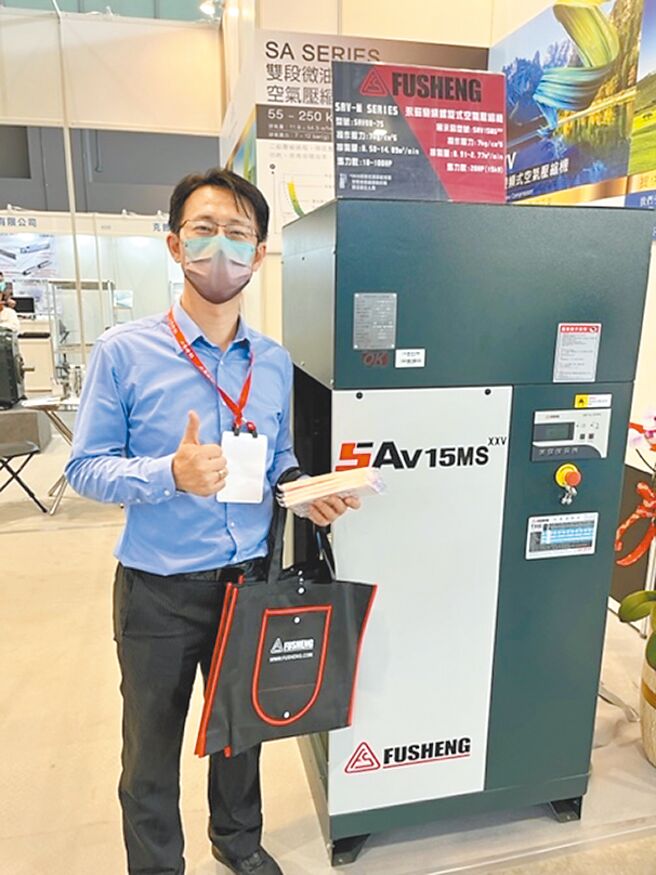 陳盈宏協理指出，復盛「永磁變頻螺旋式空壓機SAV-M」系列絕對是製造業首選。圖／周榮發