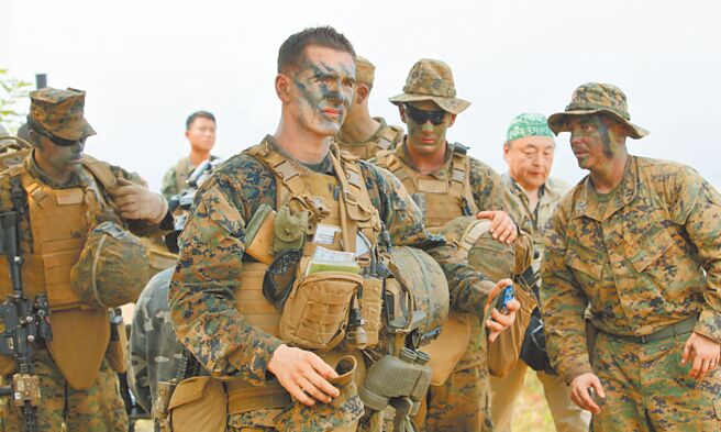 美國與泰國共同舉辦「金色眼鏡蛇」多國聯合演習，美軍25日貼文提到台灣參與演習，數小時後卻將「台灣」從文中移除。圖為2013年「金色眼鏡蛇」美泰聯合軍演。（中新社）