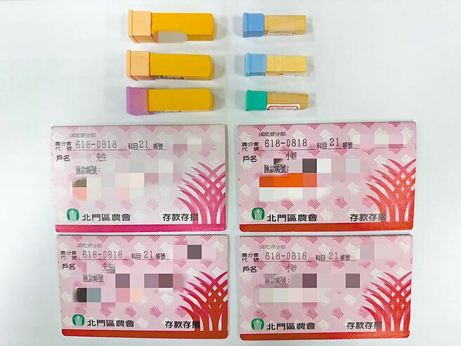 台南市北門區農會凃姓職員（右）涉嫌偽造存款人印章、提款單，盜領農民存款210萬元。（讀者提供／張毓翎台南傳真）