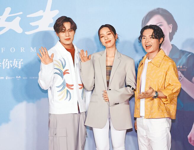 告五人为《夜校女生》演唱主题曲，26日也现身首映会。（陈俊吉摄）