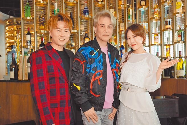 吴申梅（右起）、江志丰、陈孟贤26日一同出席新歌活动。（放音乐提供）