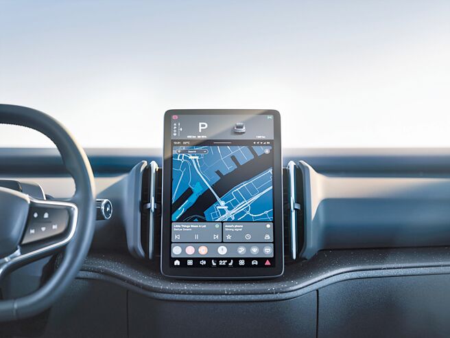 12.3吋中控主機採用高通Qualcomm Snapdragon八核心車載晶片，支援5G高速連網與OTA遠端更新服務。（國際富豪汽車提供）