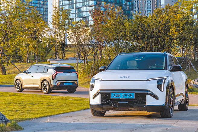 Kia純電智慧跨界休旅EV3獲2024年TopGear.com Awards評選為「最佳跨界休旅車」，預計今年下半年上市。（台灣森那美起亞汽車提供）