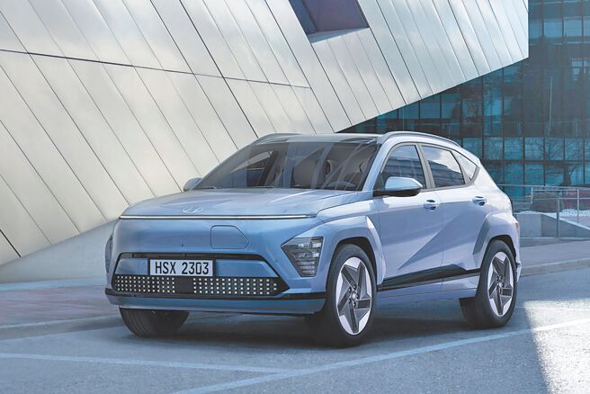 KONA Electric繼承HYUNDAI集團電能架構並結合IONIQ車系創意空間、創新設計與安全科技，售價139.9萬元起。（南陽實業提供）