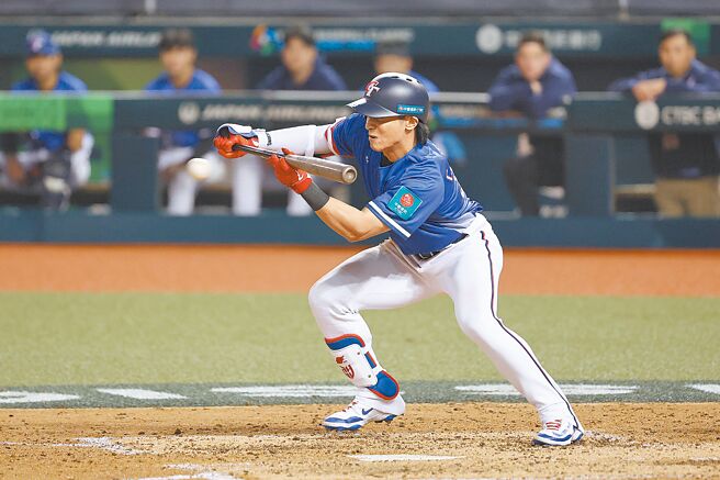 統一獅端出總值超過1.6億新台幣的10年合約，就等「台灣隊長」陳傑憲點頭。（本報資料照片）