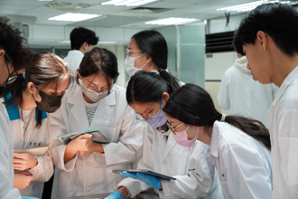 醫科也拚「二刀流」 陽明交大醫學系創先例 開法律學程