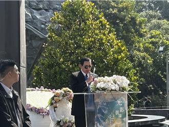 穿受难家属亲织毛衣追思二二八  马英九：面对不幸歷史要就事论事