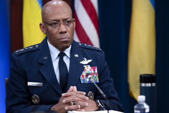 川普為何開除前美軍事首長布朗？這4分鐘影片恐是導火線