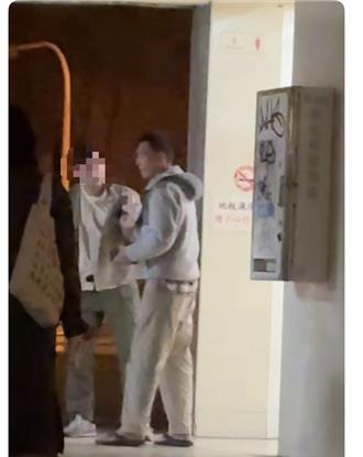 花蓮鐵警疑躲北濱公廁偷拍 遭民眾揪住報警