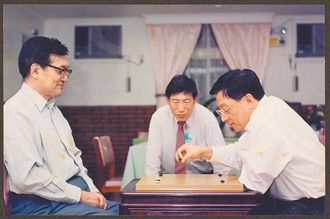 曹興誠圍棋輸沈君山捐1500萬疑雲   清大現任校長回應
