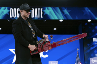 关门批马斯克！共和党参议员找她吐苦水：天天有意外