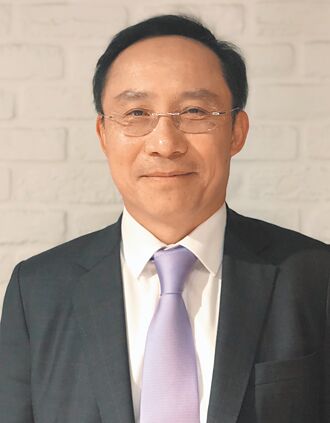 永佳捷董座兼任總經理 許作名帶頭衝