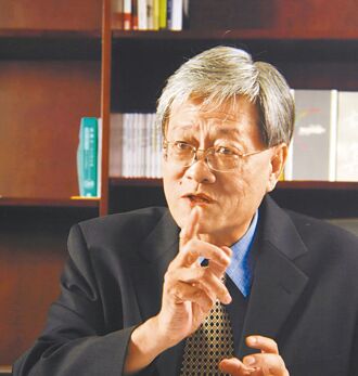 工業詩人李魁賢 文壇先行者